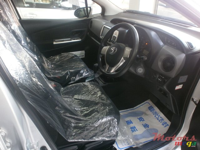 2016' Toyota Vitz photo #3