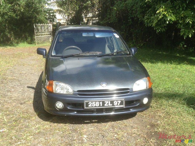 2004' Toyota Starlet photo #1