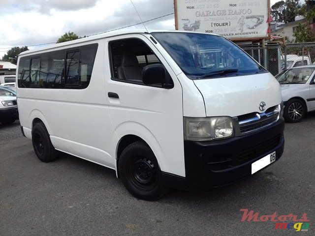 2005' Toyota HiAce photo #4