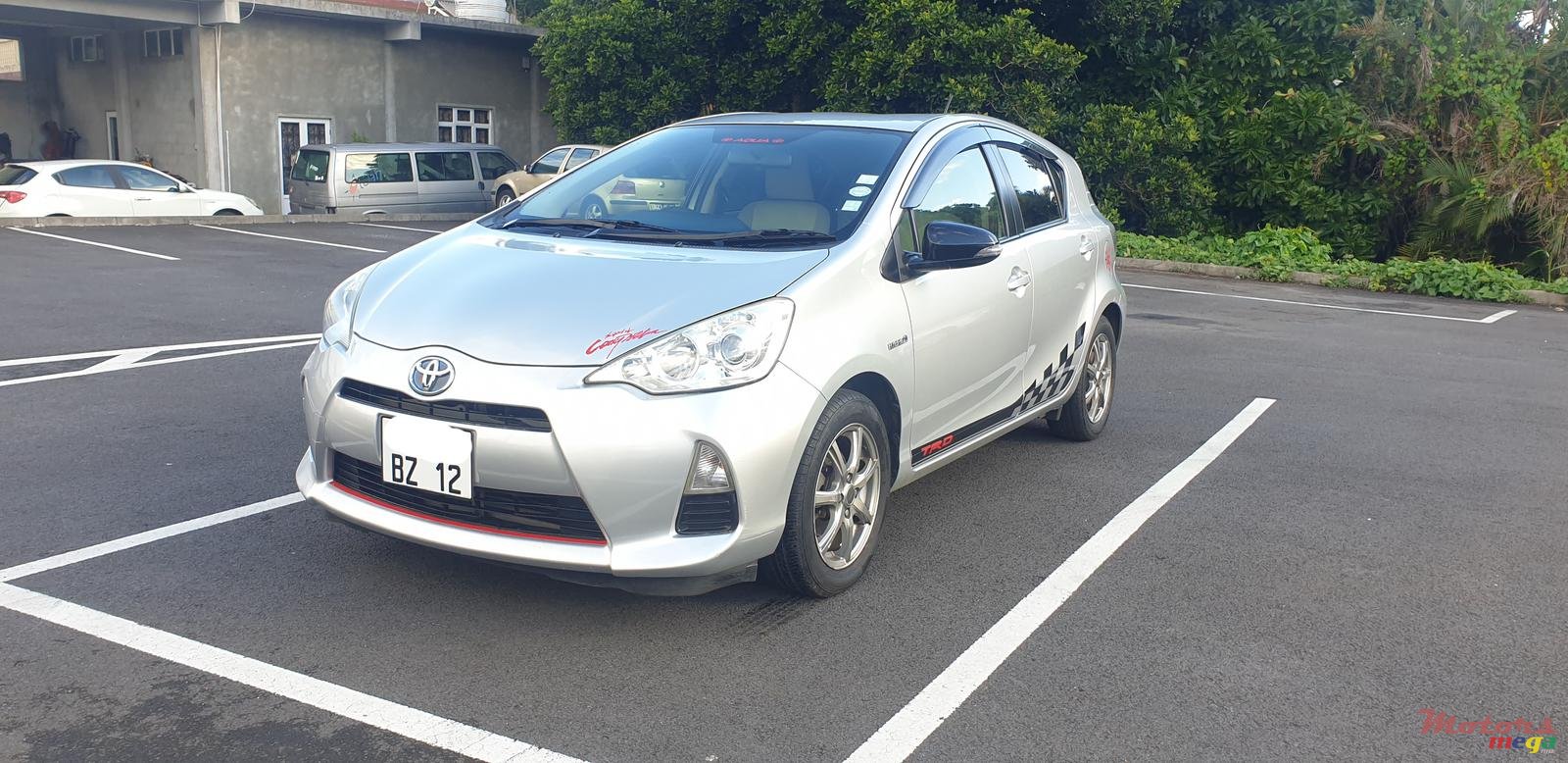 2012' Toyota Aqua photo #3