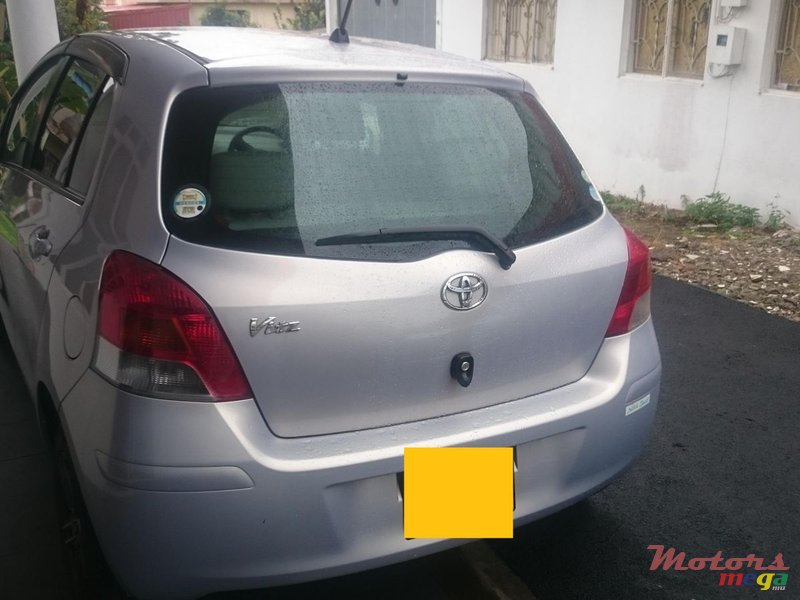 2009' Toyota Vitz photo #1