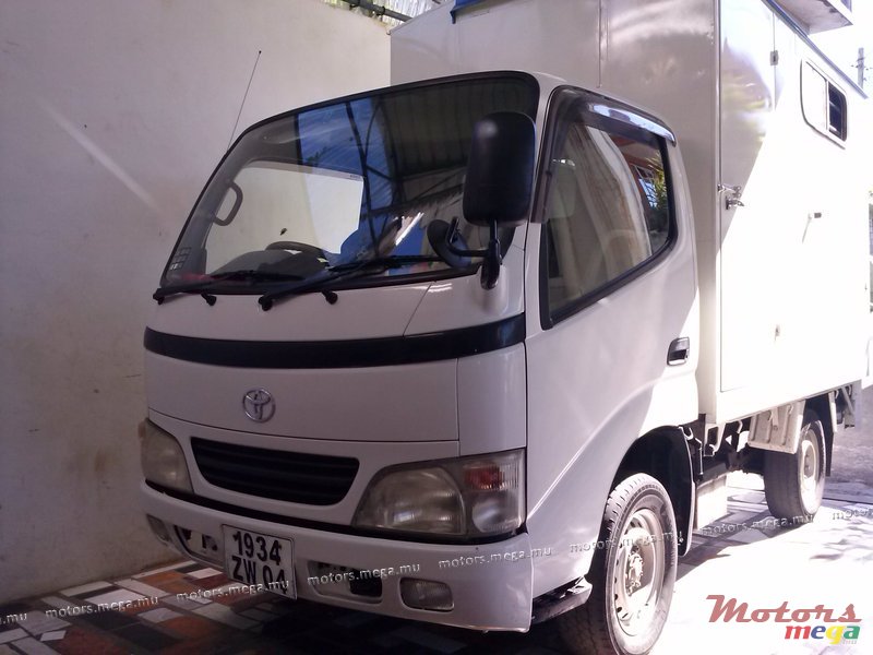 2004' Toyota None photo #1