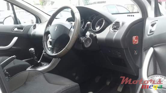 2009' Peugeot 308 photo #2