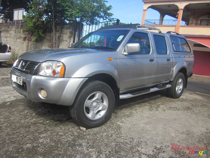 2005' Nissan Hardbody Predator 3.0  photo #3