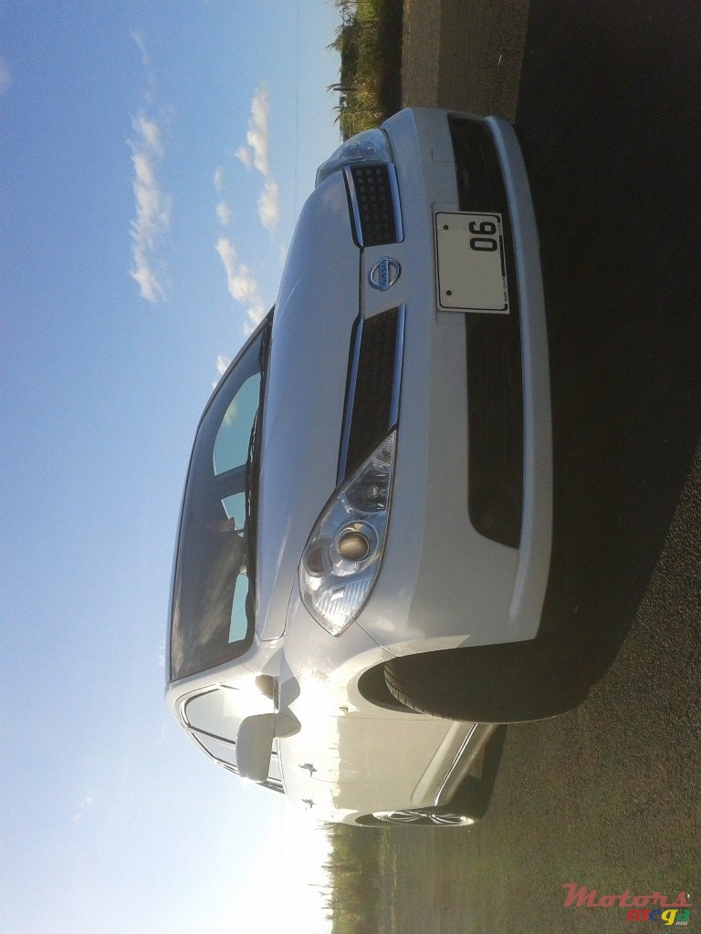 2006' Nissan Tiida photo #1