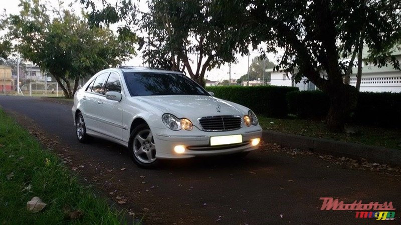 2002' Mercedes-Benz 200 photo #1