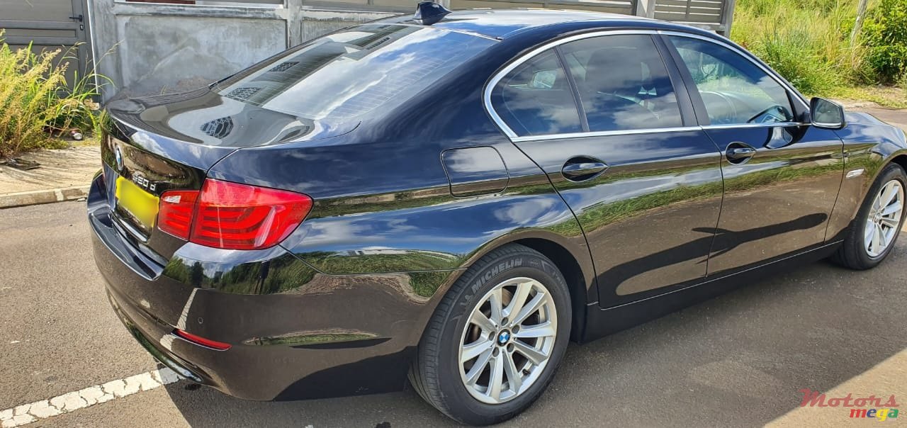 2013' BMW 5 Series photo #1