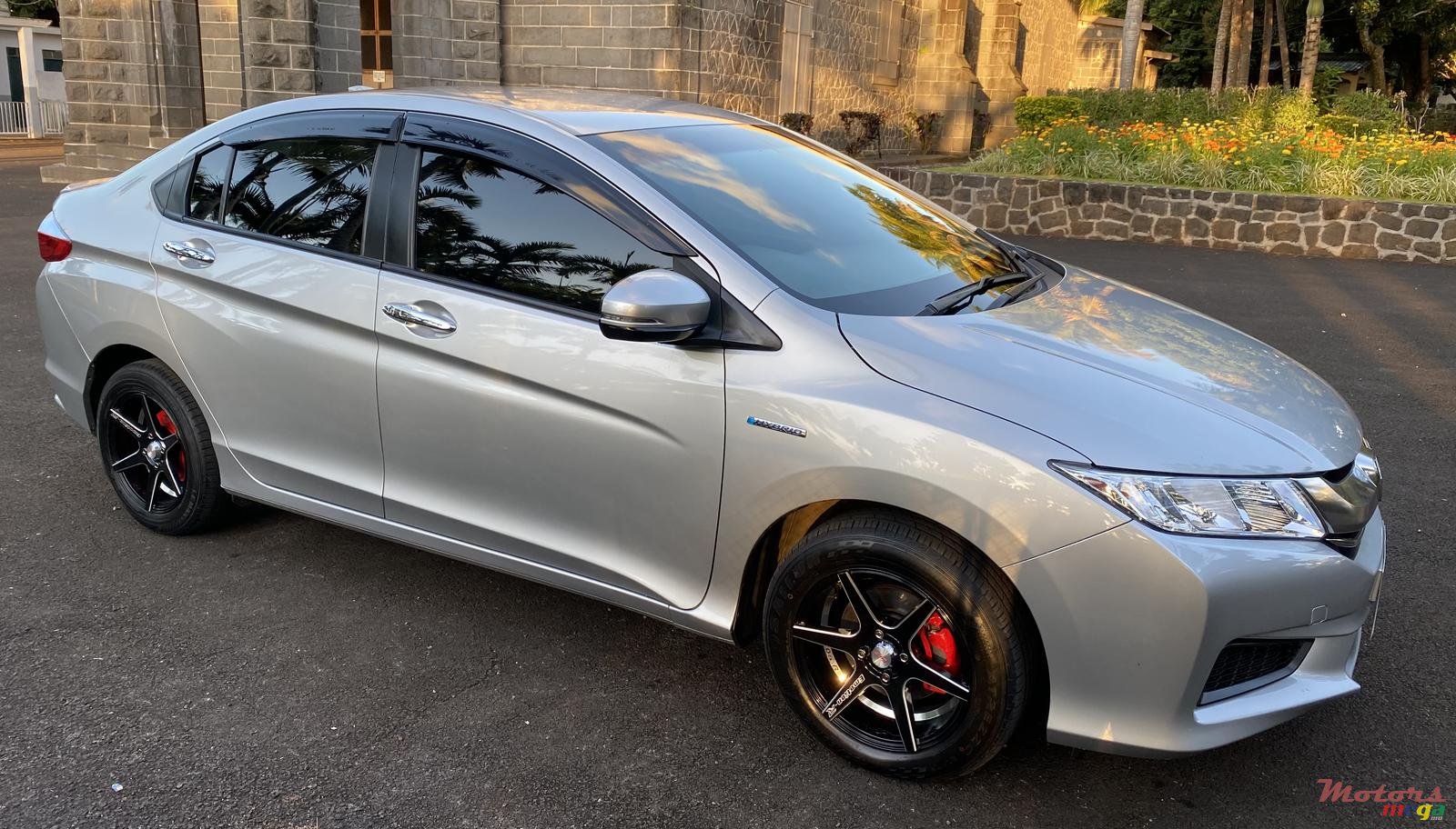 2016' Honda Grace photo #5