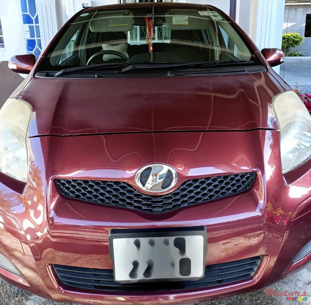 2010' Toyota Vitz photo #6