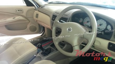 2009' Nissan Sunny photo #2