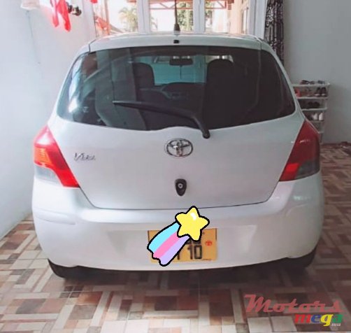 2010' Toyota Vitz photo #2