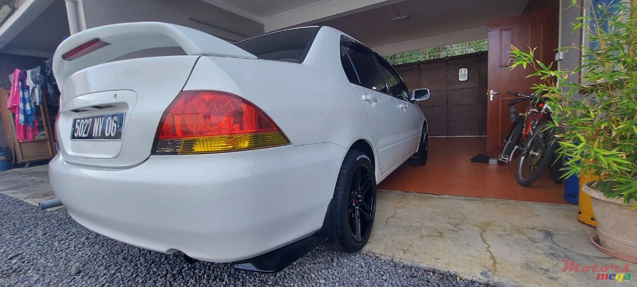 2006' Mitsubishi Lancer photo #2