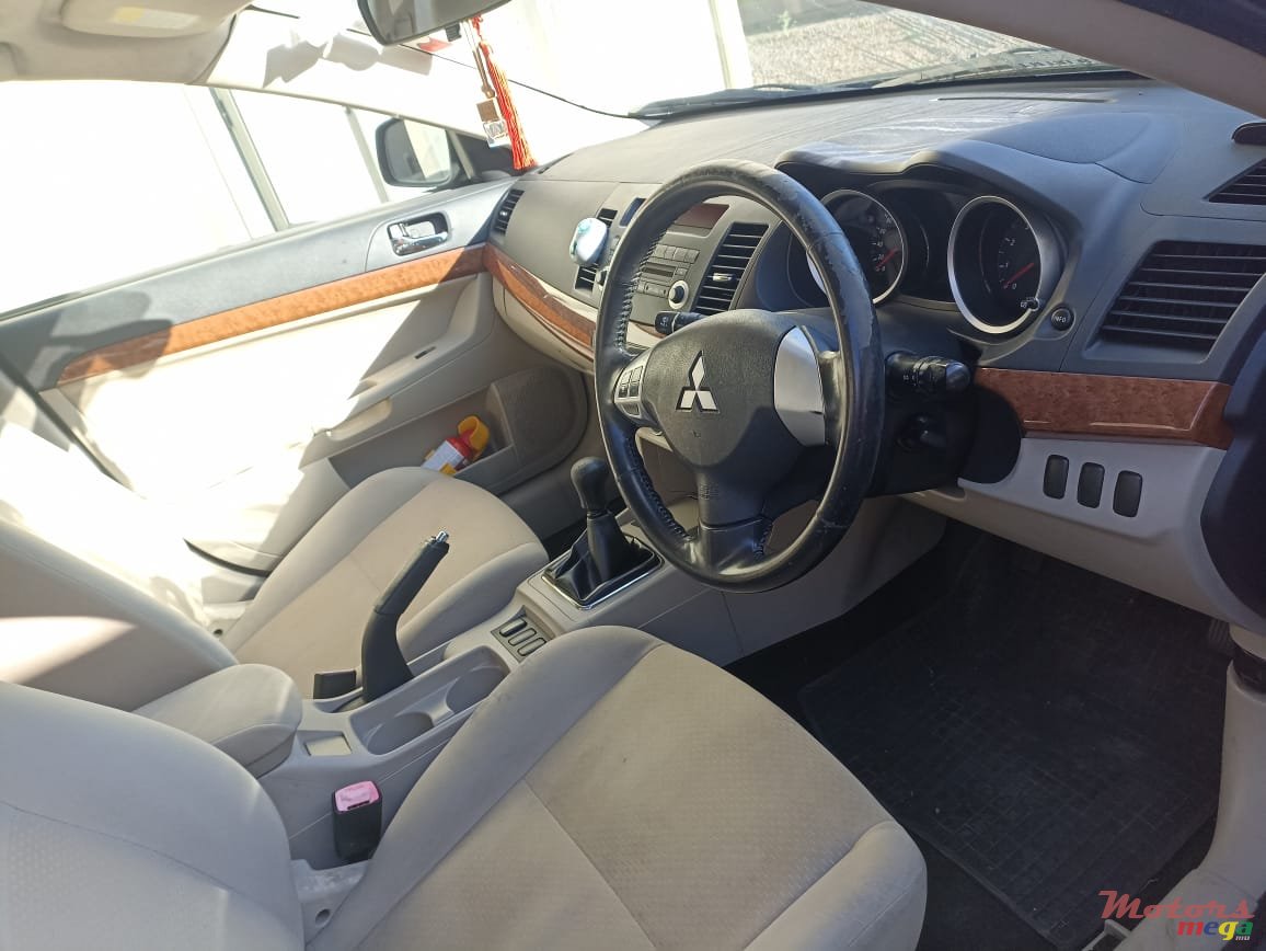 2010' Mitsubishi Lancer photo #7