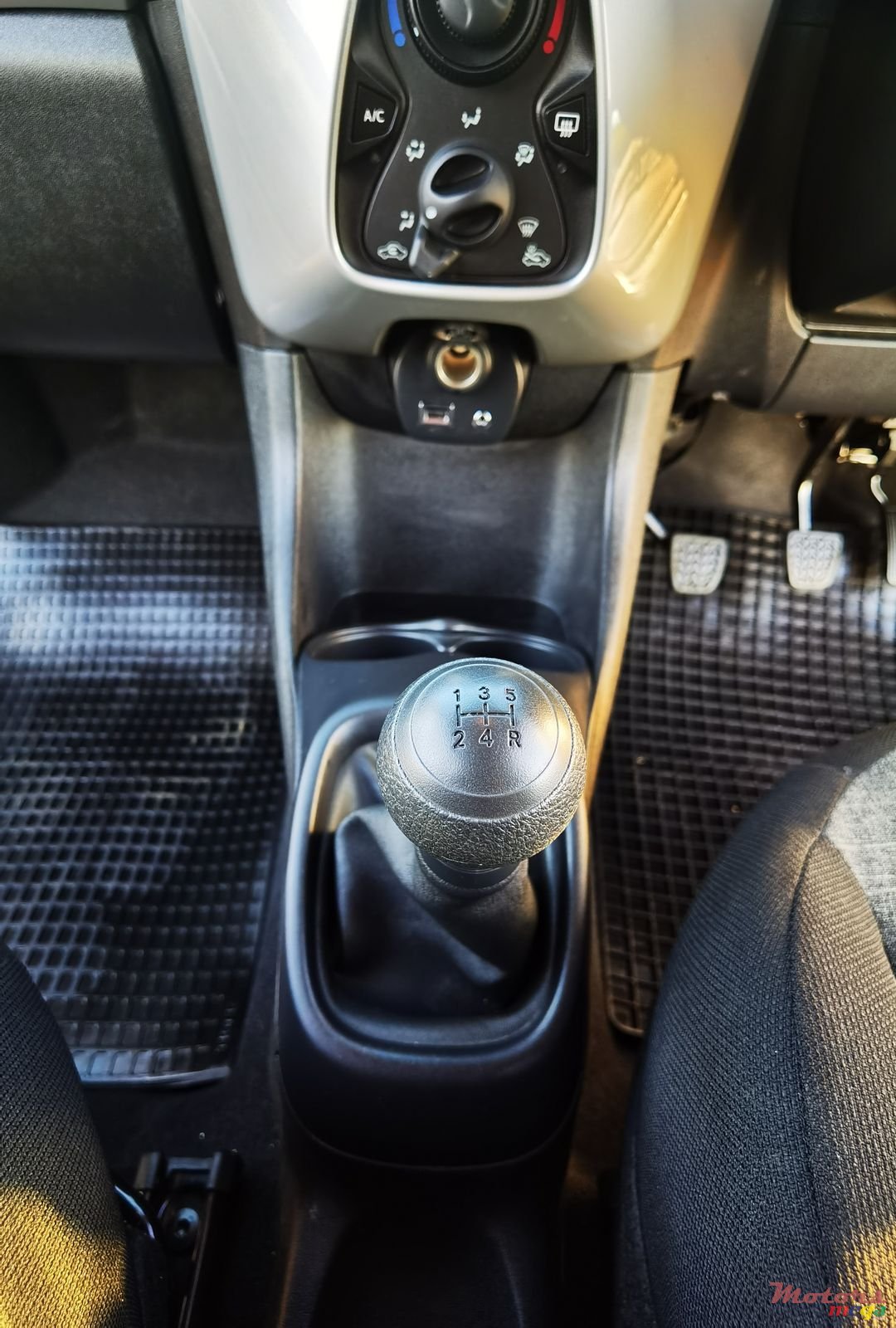 2016' Citroen C1 photo #6