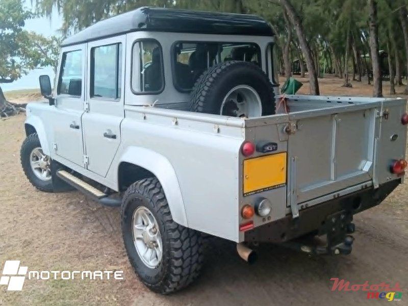 2015' Land Rover Defender 110 photo #3