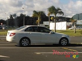 2011' Mercedes-Benz C-Class photo #1