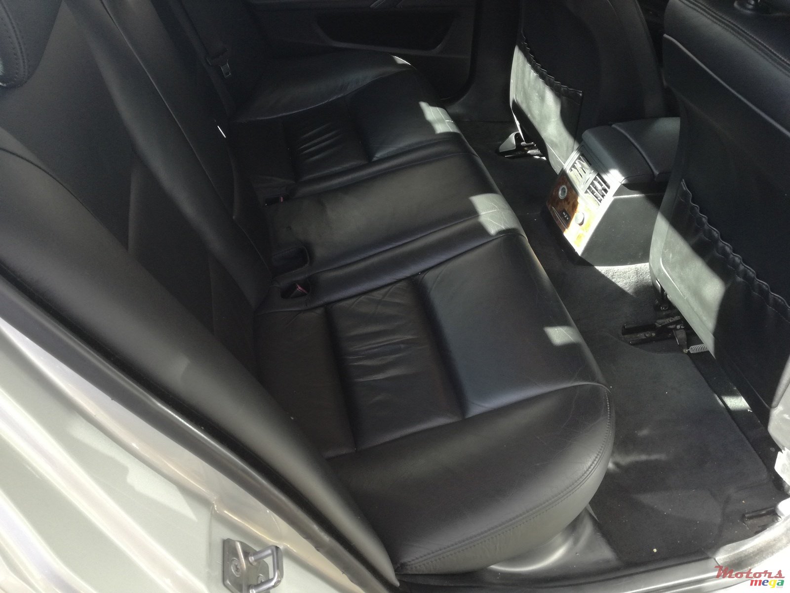 2010' BMW 520 i petrol engine photo #3