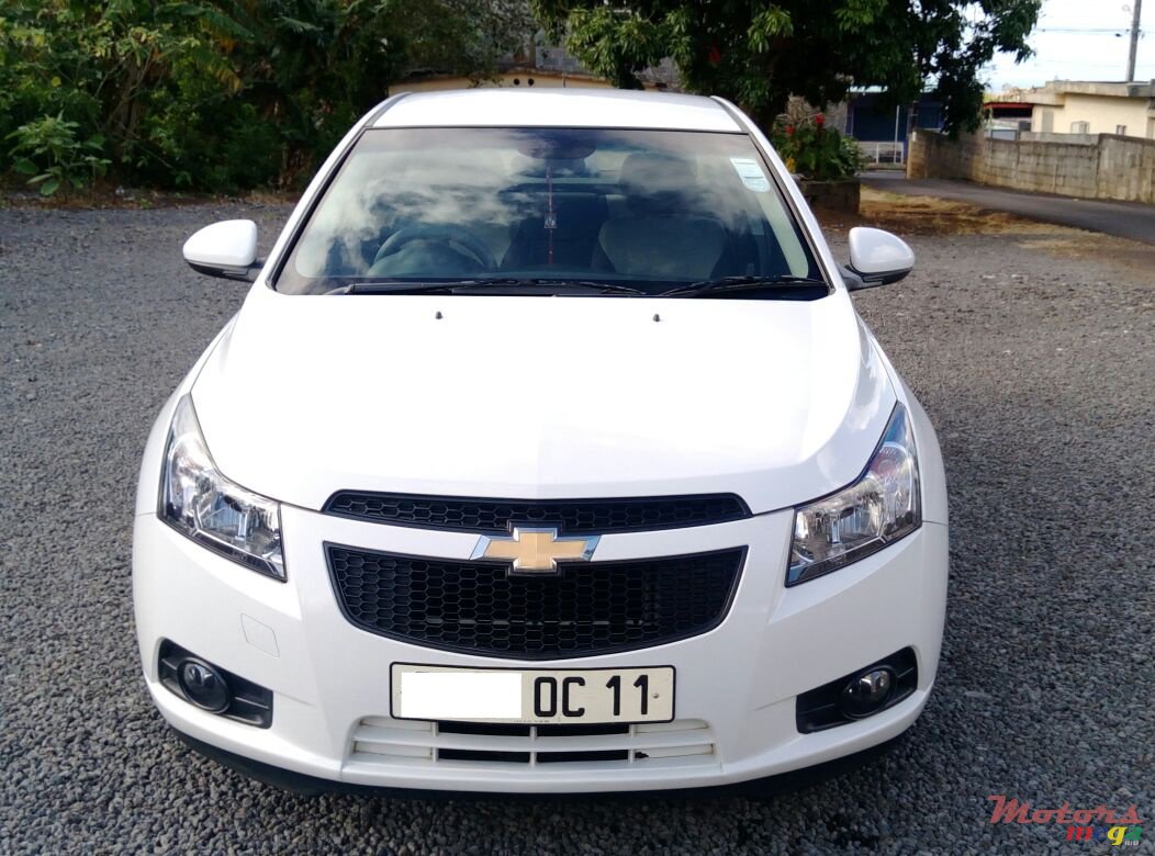 2011' Chevrolet Cruze photo #1