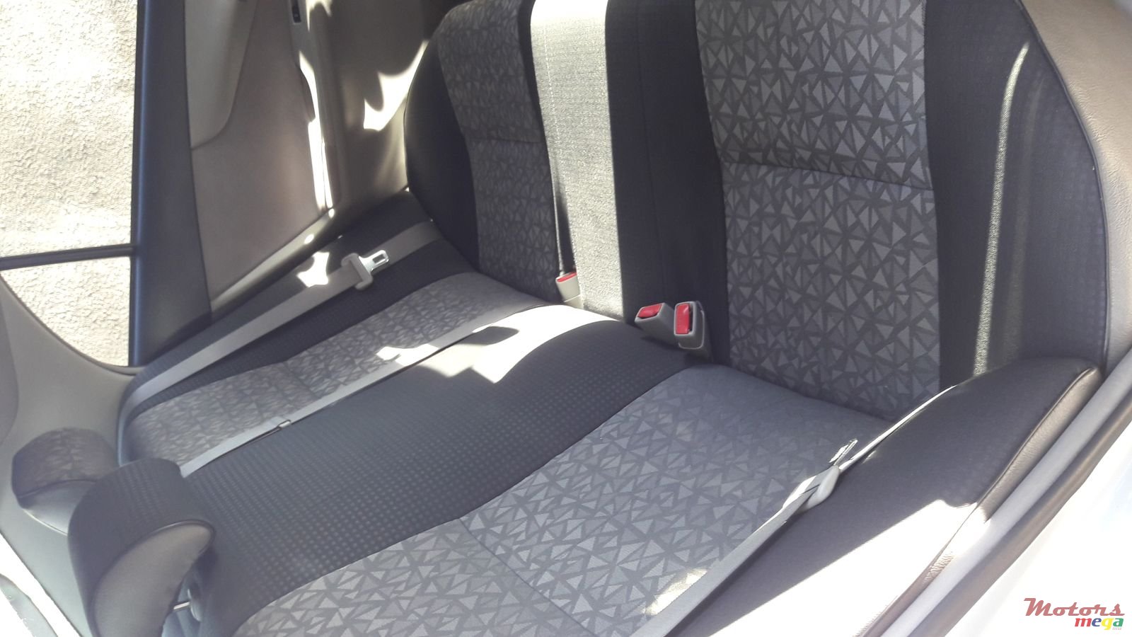 2010' Toyota Axio photo #3