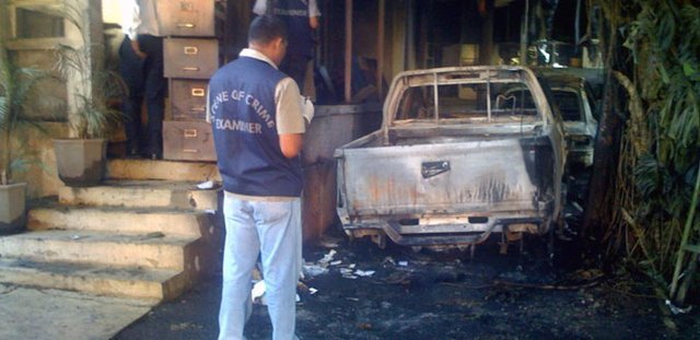 Two vehicles were torched in front of Harish Boodhoo house, Belle Terre