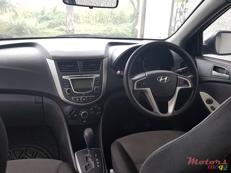2013' Hyundai Accent photo #4