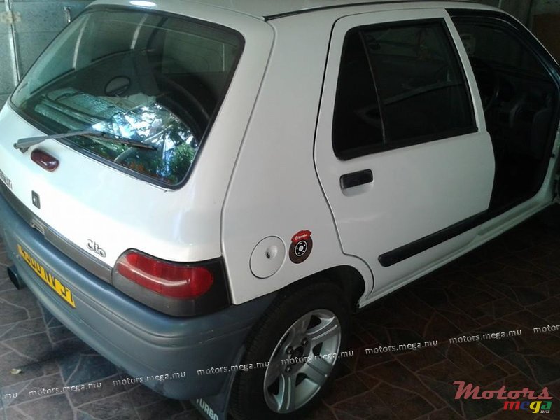 1997' Renault Clio photo #1