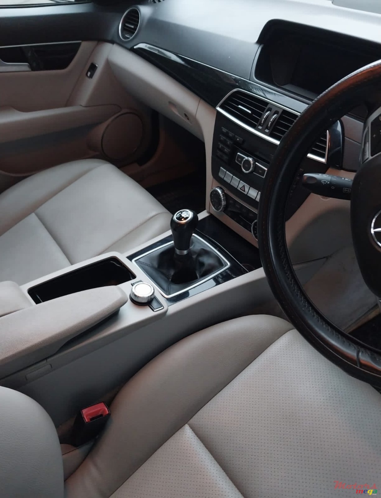 2012' Mercedes-Benz C 180 photo #2