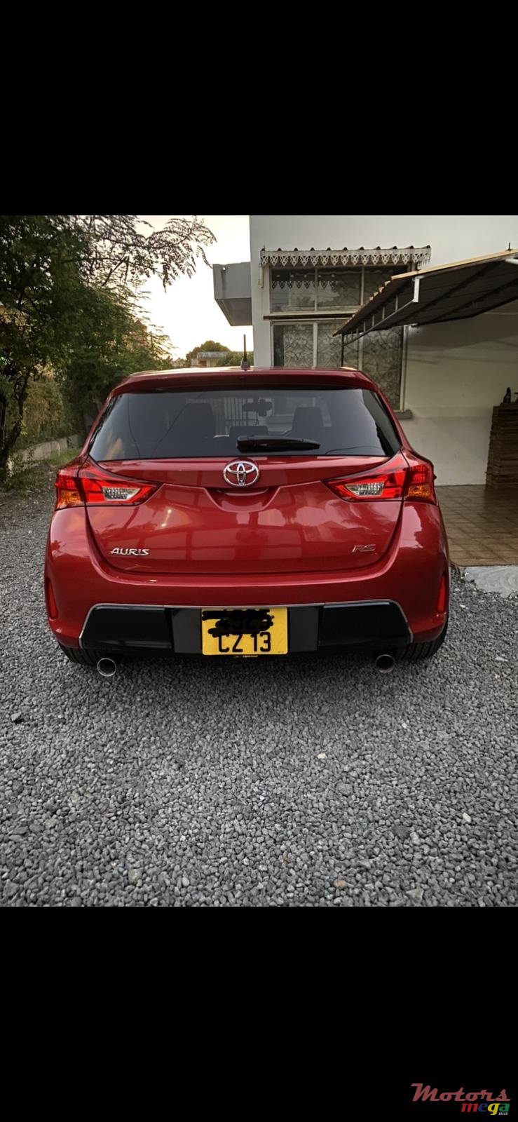 2013' Toyota Auris photo #2