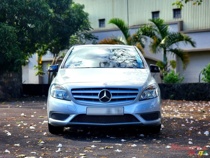 2014' Mercedes-Benz B 180 photo #1