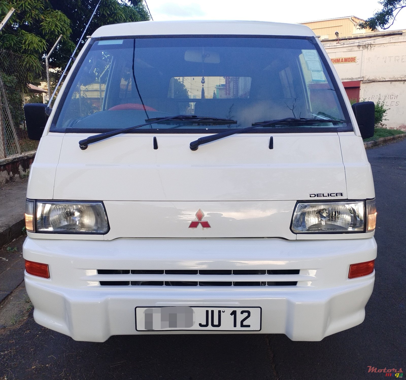 2012' Mitsubishi Delica photo #2