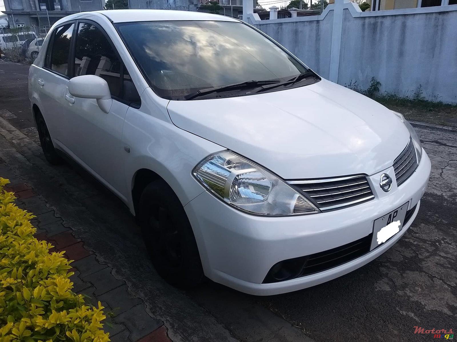 2006' Nissan Tiida Latio photo #2