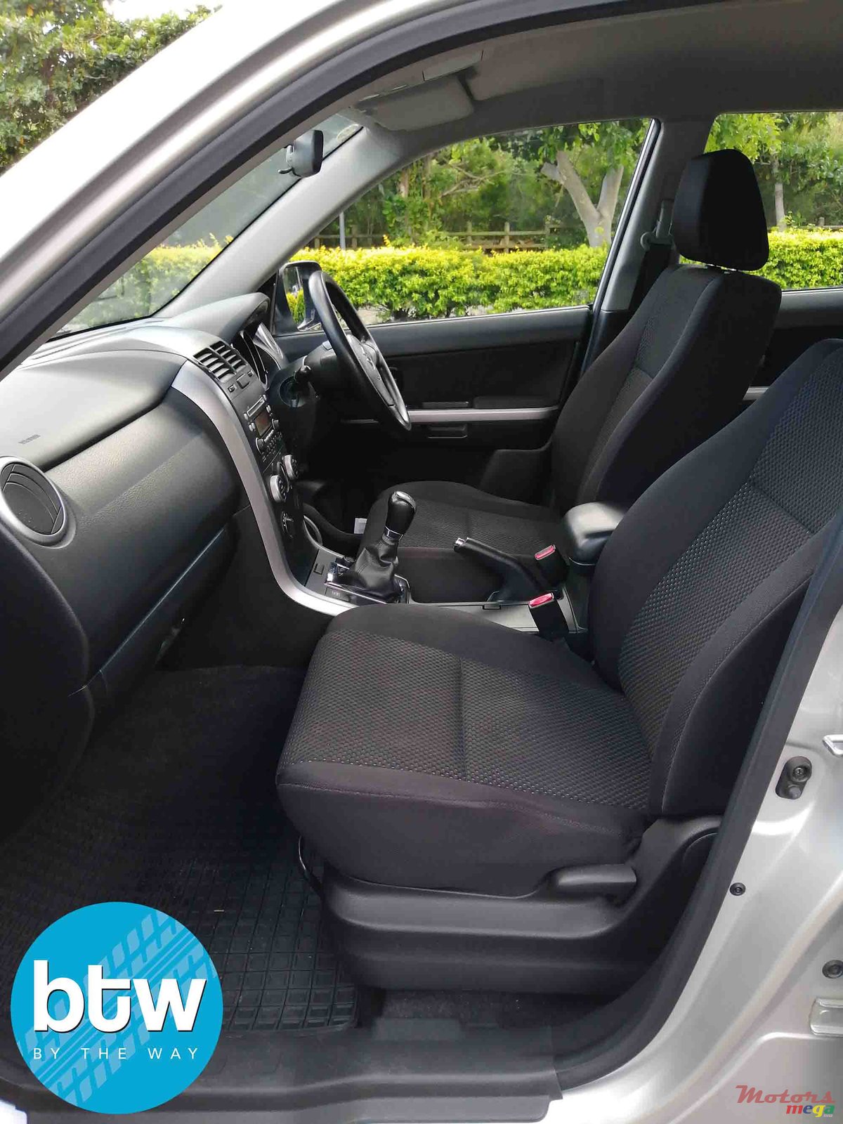 2011' Suzuki Grand Vitara photo #4