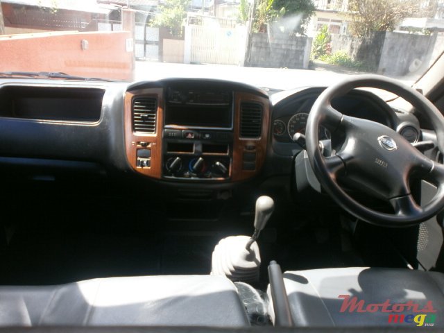 2009' Nissan URVAN photo #7