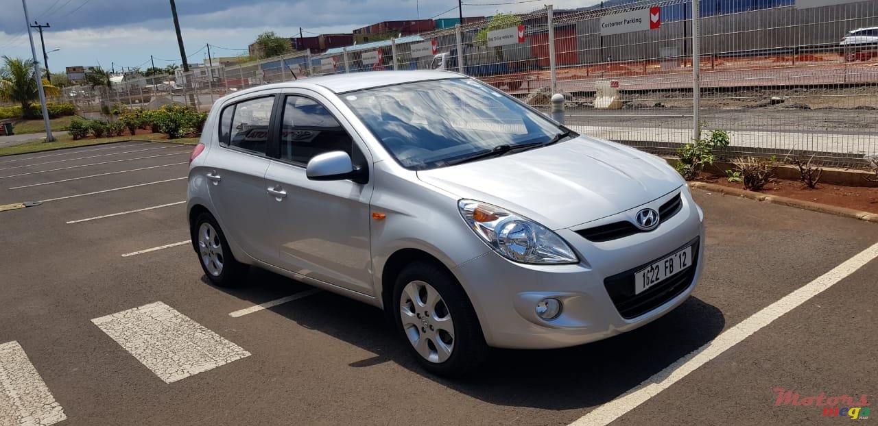 2012' Hyundai i20 photo #3