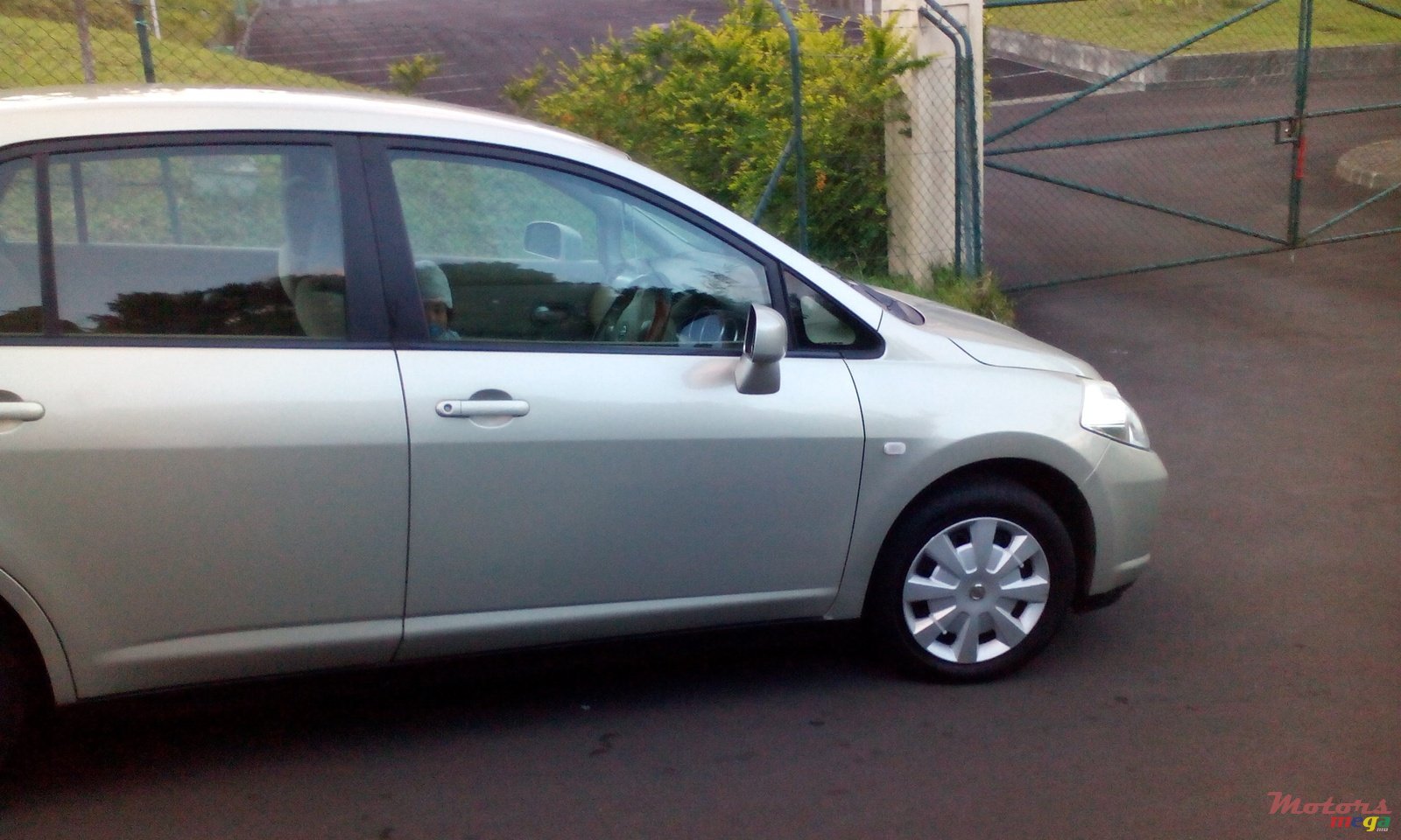 2005' Nissan Tiida photo #1