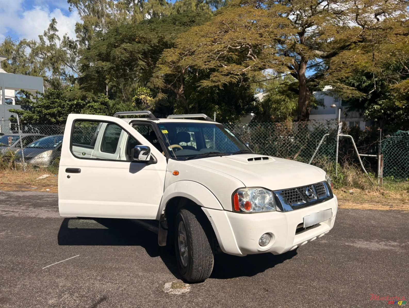 2021' Nissan NP300 photo #1