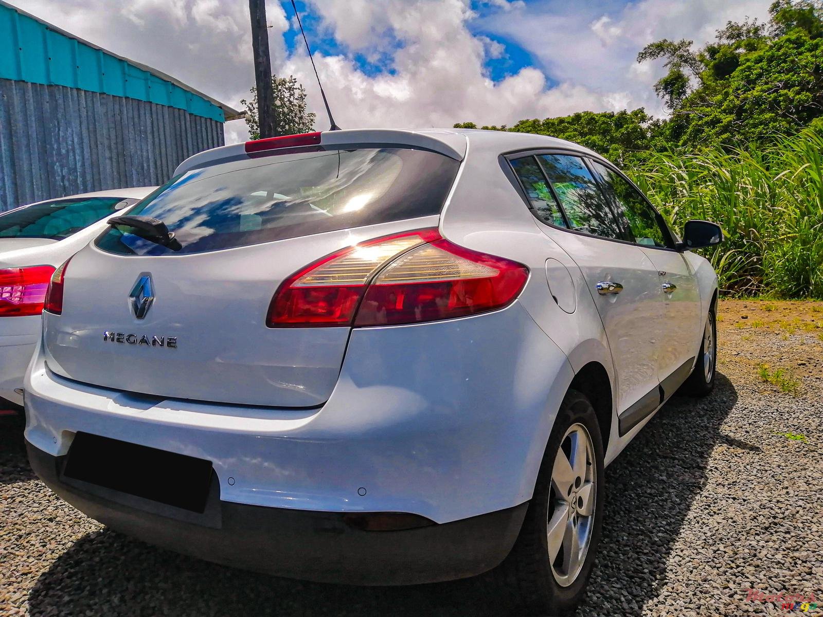 2011' Renault Megane photo #4