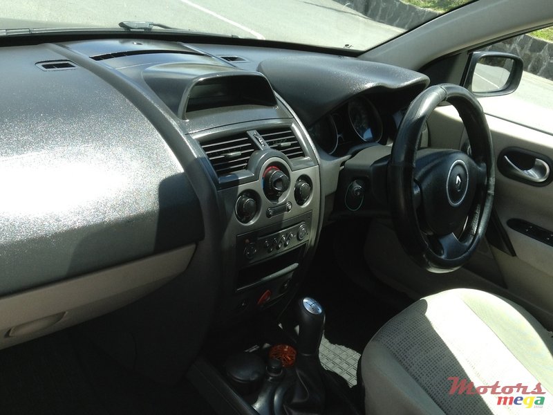 2007' Renault Megane II photo #4