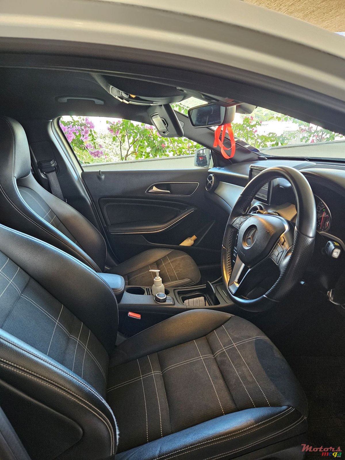 2014' Mercedes-Benz GLA 180 photo #3