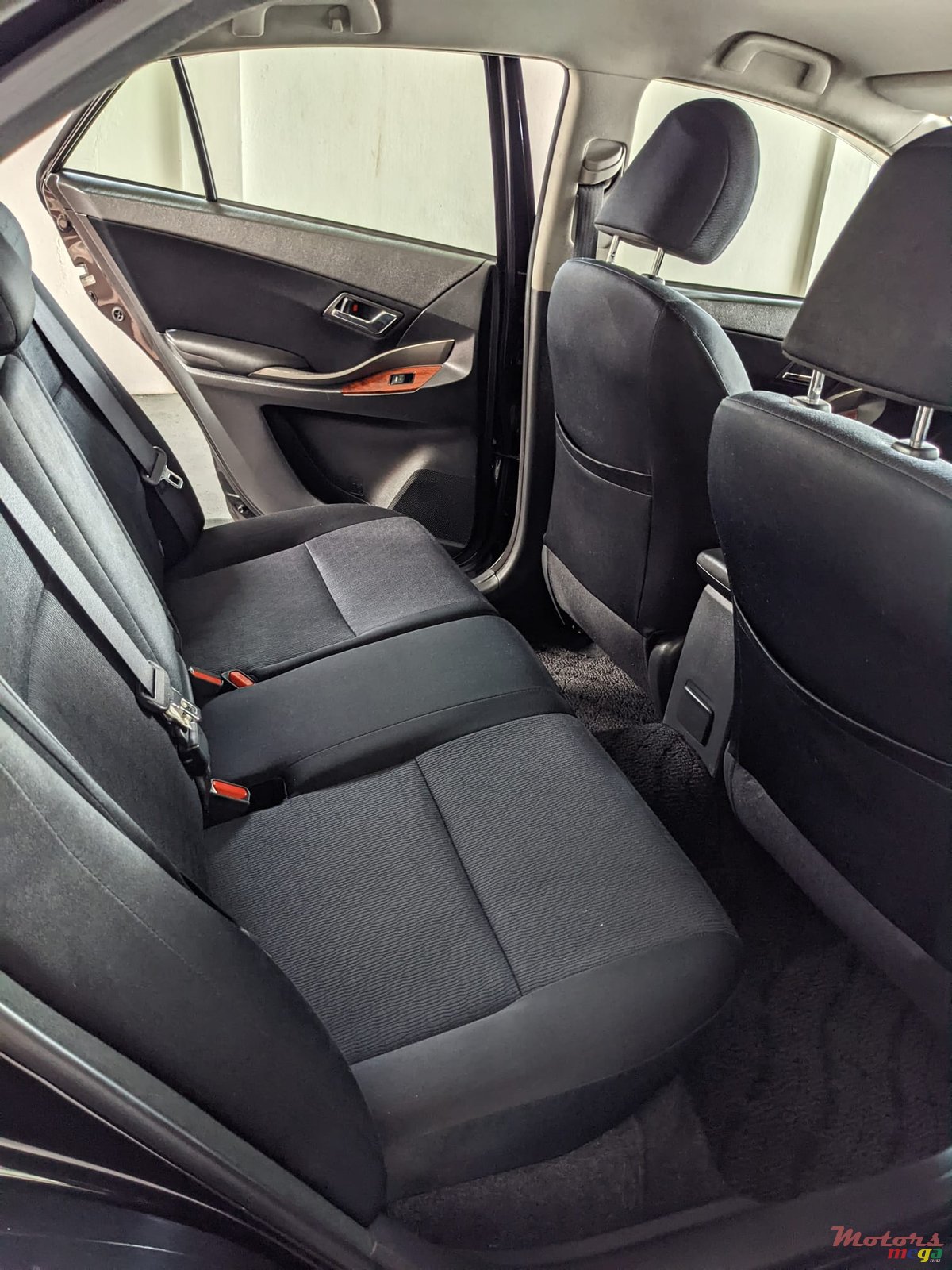 2010' Toyota Allion photo #2