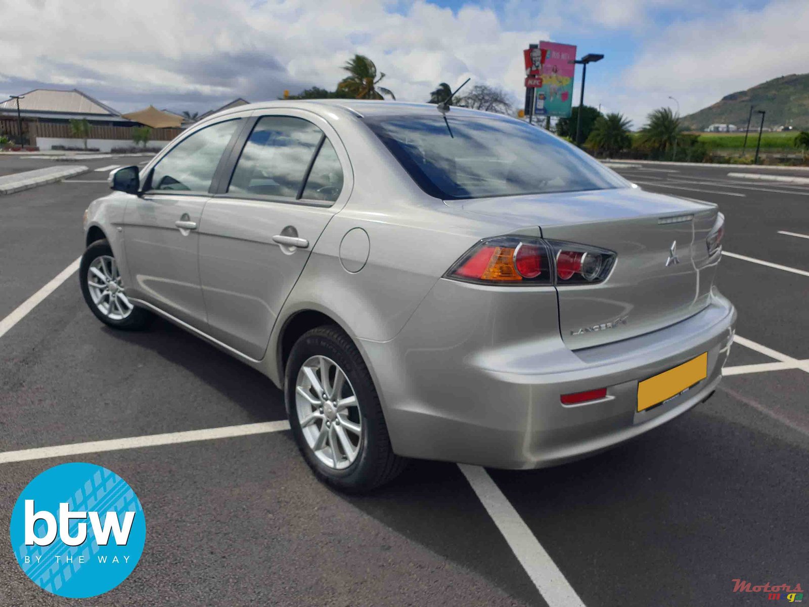 2014' Mitsubishi Lancer Ex photo #2