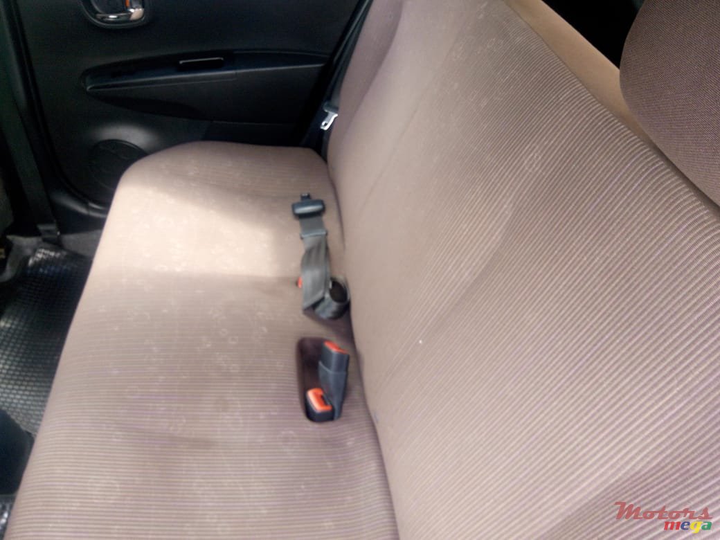 2011' Toyota Vitz JEWELA photo #5