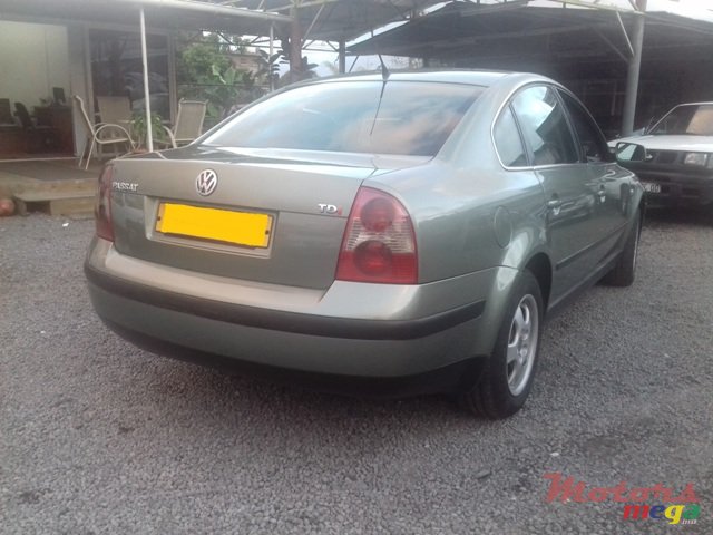 2005' Volkswagen Passat photo #6