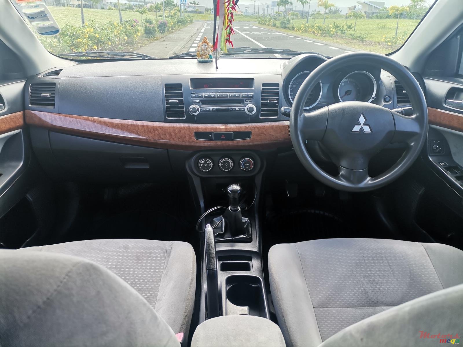 2009' Mitsubishi Lancer Evolution photo #2