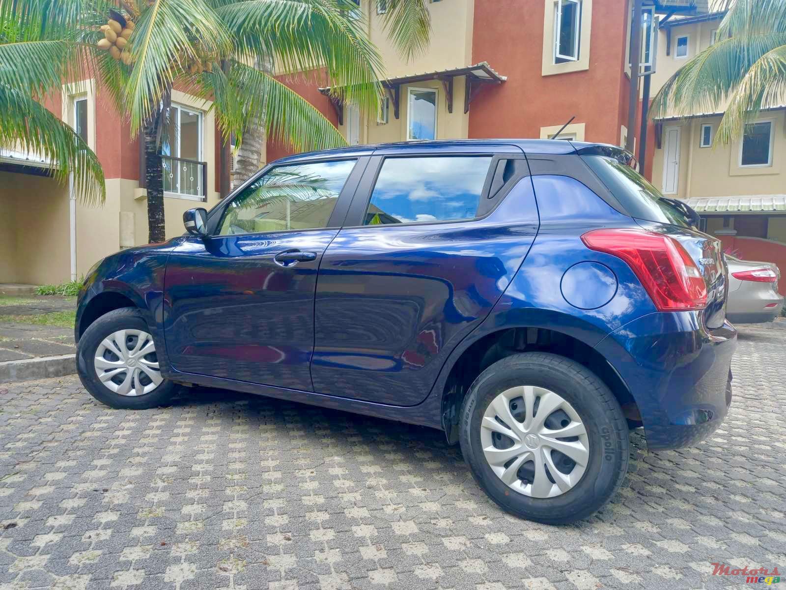 2019' Suzuki Swift photo #3