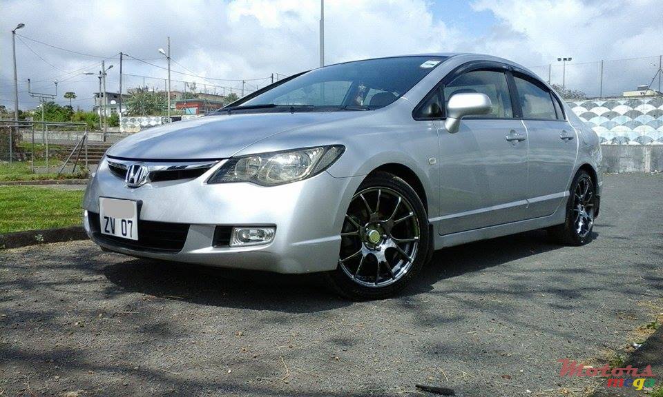 2007' Honda Civic Hybrid photo #1