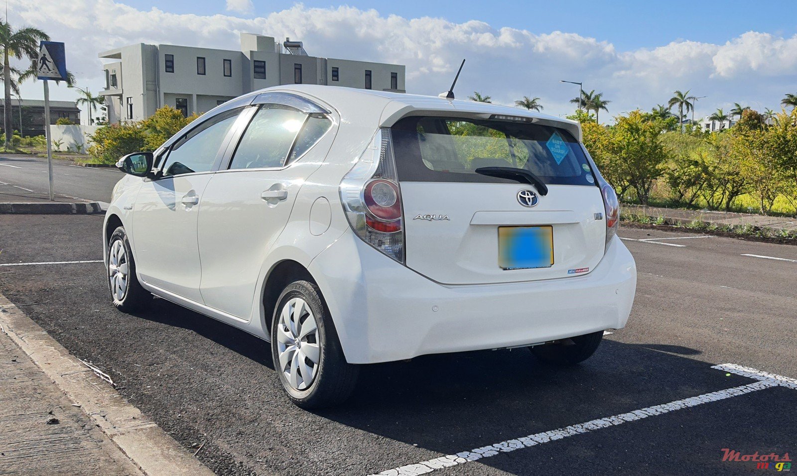 2013' Toyota Aqua photo #3