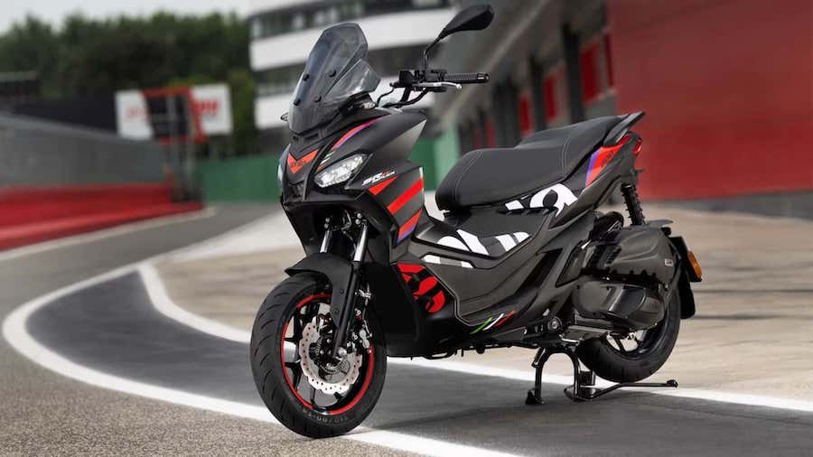 You Don’t Need To Be a Racer To Ride Aprilia’s SR GT Scooter Replica