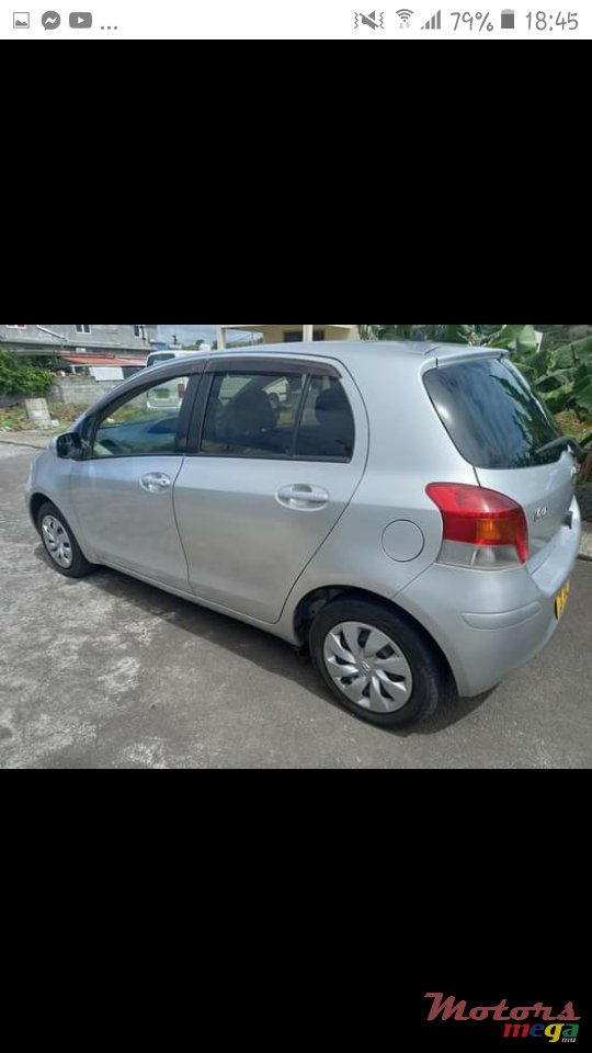 2008' Toyota Vitz photo #3