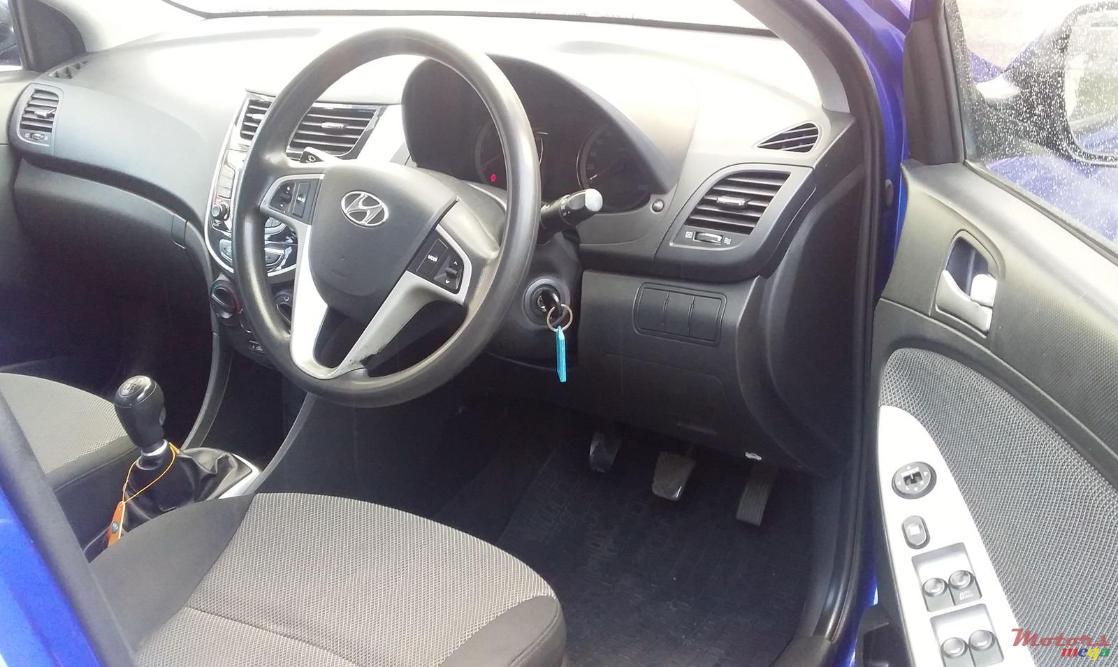 2013' Hyundai Accent photo #3